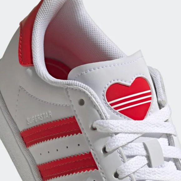 ADIDAS ORIGINALS SUPERSTARS w/ Heart Graphic, Youth Size 3 - Picture 2 of 15